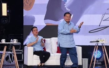 Voxpopuli Research Center menyebut Prabowo-Gibran akan menang saat melawan, Ganjar-Mahfud dan Anies-Muhaimin di Pemilu 2024.