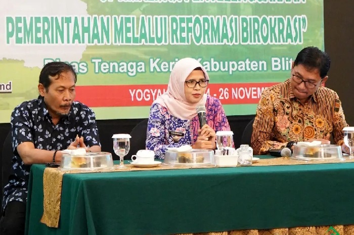 Bupati Blitar Rini Syarifah hadiri acara Bimbingan Teknis Peningkatan Kapasitas Sumberdaya Aparatur 2023 di Hotel Phoenix Yogyakarta, Sabtu 25 November 2023.