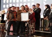 Pemkab Blitar Terima Penghargaan Swasti Saba Padana dari Menteri Kesehatan
