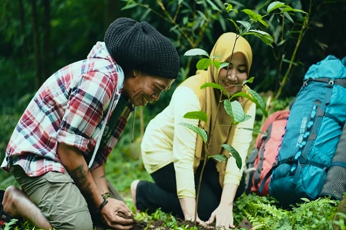 Seniman kondang asal Pasuruan, Cak Sodiq New Monata, merilis lagu berjudul "Lestari"