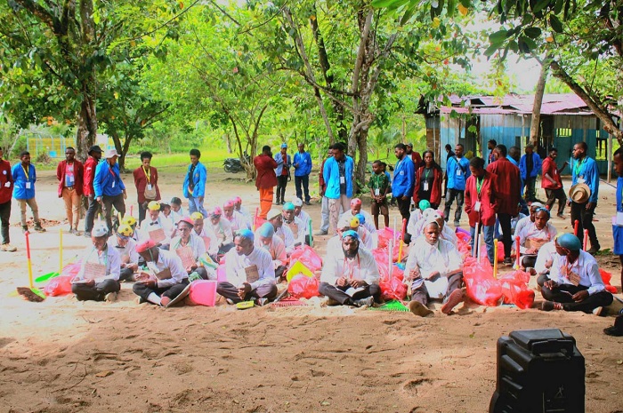 Ikatan Pelajar dan Mahasiswa Paniai, Deiyai dan Dogiyai (IPMANPANDODE) Se-Sorong Raya melakukan perkenalan ke mahasiswa baru.