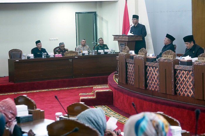 Dewan Perwakilan Rakyat Daerah (DPRD) Kabupaten Boyolali menggelar rapat Paripurna dipimpin oleh Ketua DPRD Marsono didampingi Wakil Ketua DPRD Fuadi, Eko Mujiono dan Muslimin.