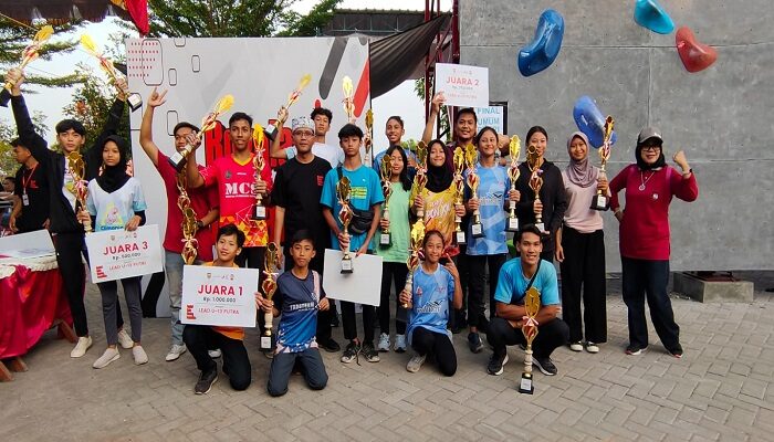 Pemanjat Tebing Asal Surabaya Juarai Climbing Competition Jawa Bali di Boyolali