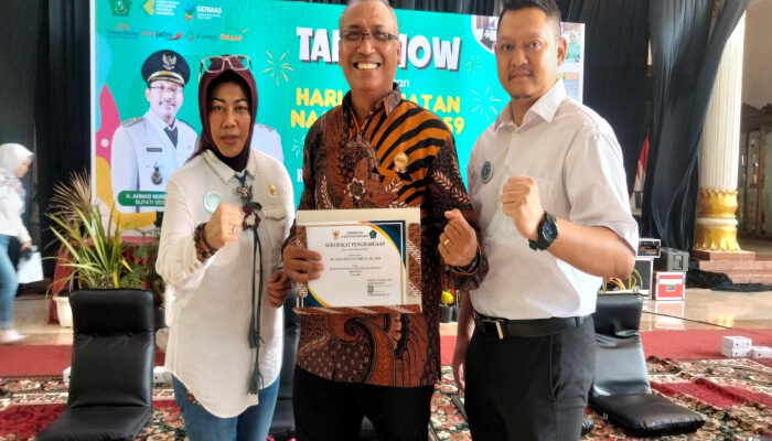 DR. Koen Raih Penghargaan di Hari Kesehatan Nasional Tahun 2023