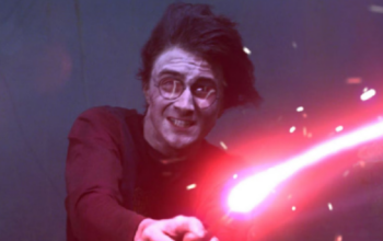 Harry Potter dan Lord Voldemort, sebelumnya dikenal sebagai Tom Riddle, masing-masing adalah protagonis dan antagonis.