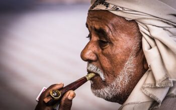 Sebuah riset temukan jika orang perokok mempunyai 60% kenaikan dampak negatif masalah pendengaran dibanding orang yang tidak merokok.