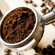 Menambahkan bumbu ke dalam kopi tidak hanya menambah cita rasa dan aroma kopi, tetapi juga meningkatkan manfaat kesehatannya.