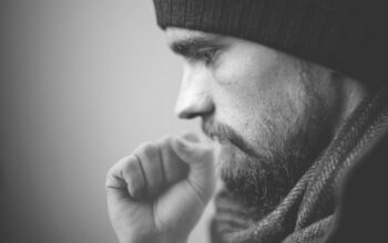 Mari kita lihat beberapa cara untuk membantu pasien pilek mendapatkan tidur malam yang nyenyak, yang diperkenalkan oleh Everyday Health