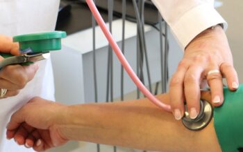 Bila tekanan darah sistolik Anda lebih dari 140 dan tekanan darah diastolik Anda lebih dari 90 saat diukur betul di dalam kantor dokter
