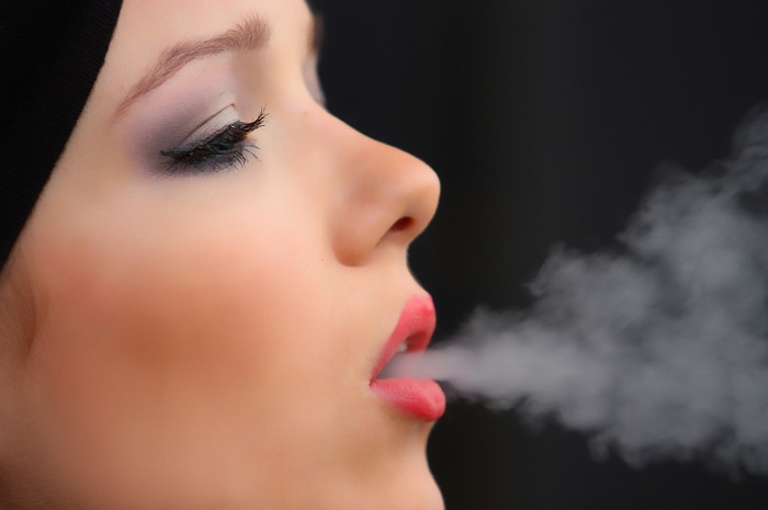 Nikotin adalah zat adiktif yang terdapat banyak pada rokok, saat masuk ke badan beberapa dimetabolisme di hati dan diganti jadi cotinine.