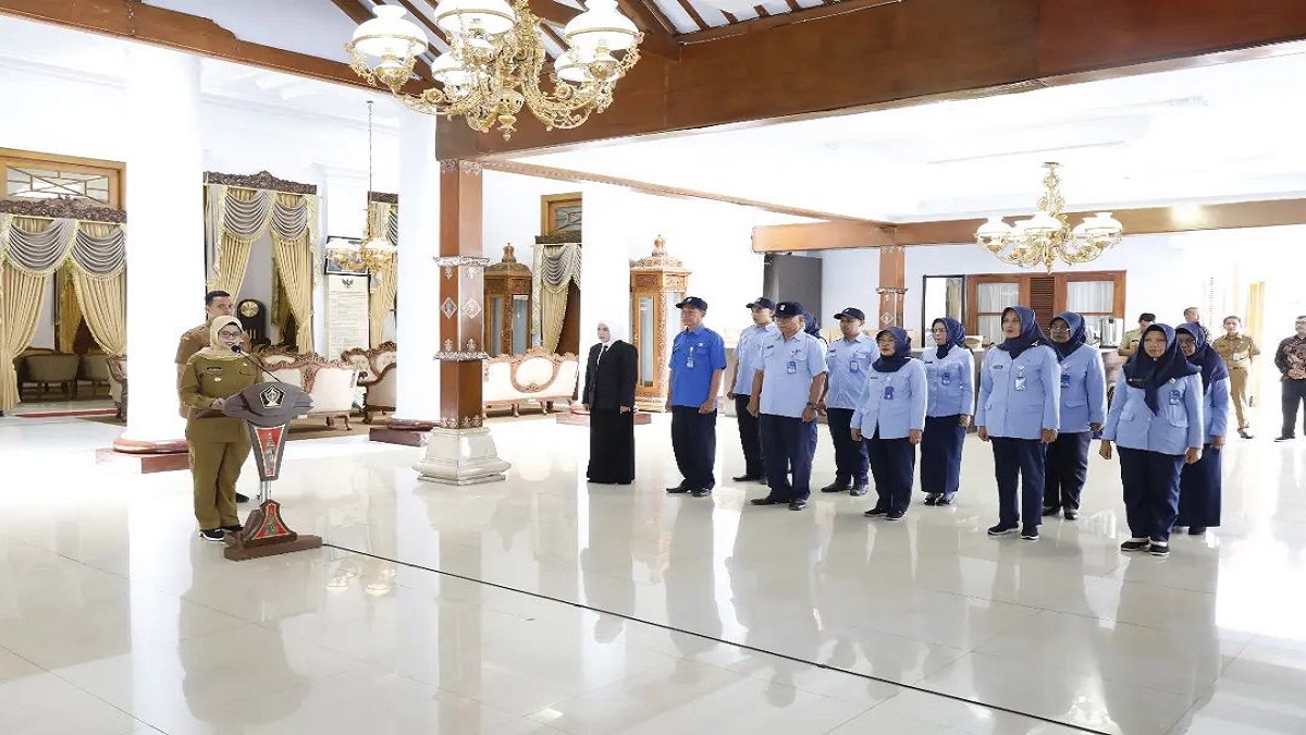 Bupati Blitar Rini Syarifah Lantik Direktur Perumda Air Minum Tirta Penataran