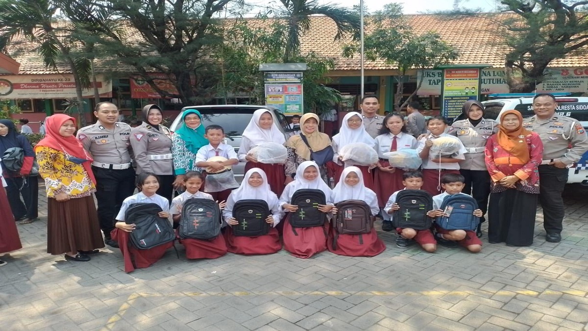 Kamsel Satlantas Polresta Sidoarjo Edukasi Tertib Lalin di SDN Gedangan
