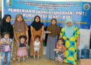 Pemdes Pangarengan Sampang Bersama Bidan Desa Laksanakan PMT