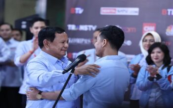 Kontroversi Pengadaan Alutsista Bekas: Prabowo Ajak Anies Diskusi Lebih Lanjut