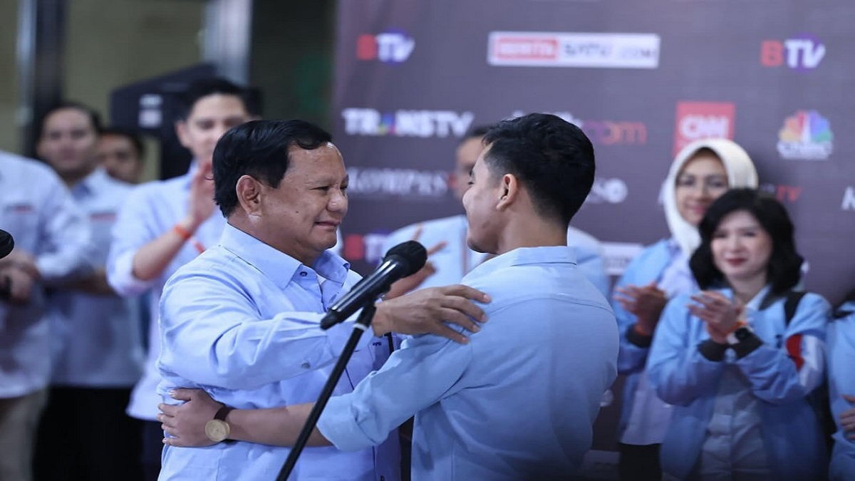 Kontroversi Pengadaan Alutsista Bekas: Prabowo Ajak Anies Diskusi Lebih Lanjut