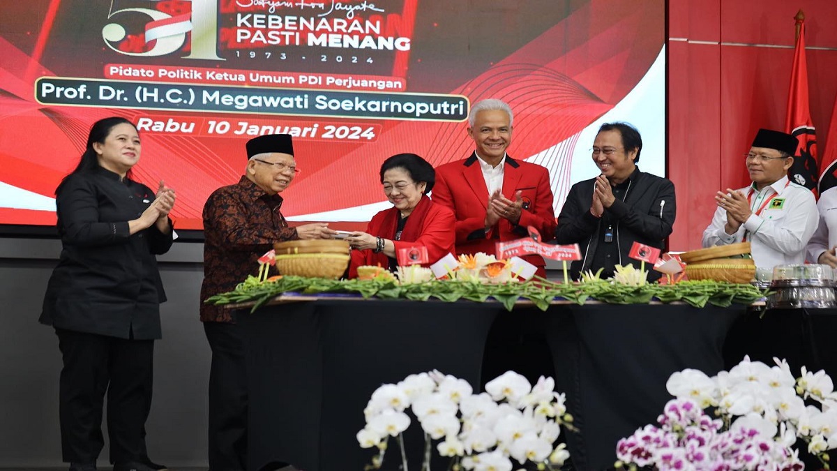 Kedekatan Spiritual Ma'ruf Amin dan Megawati: Pose Tiga Jari sebagai Simbol