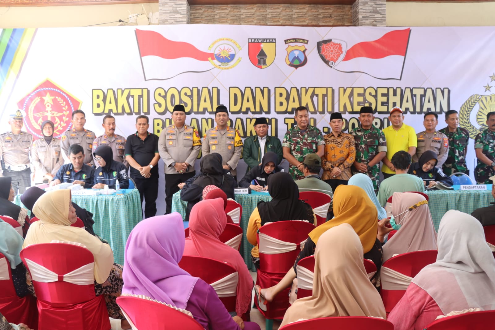 TNI-Polri Galang Kebersamaan dalam Bakti Sosial dan Kesehatan