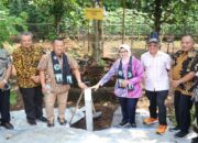 Langkah Nyata Menuju Kelestarian Lingkungan, Pemasangan Pal Batas oleh Bupati Blitar