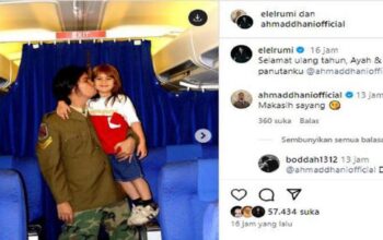 El Rumi Bagikan Foto Lawas Saat Digendong sang Ayah dan Beri Ucapan Ini