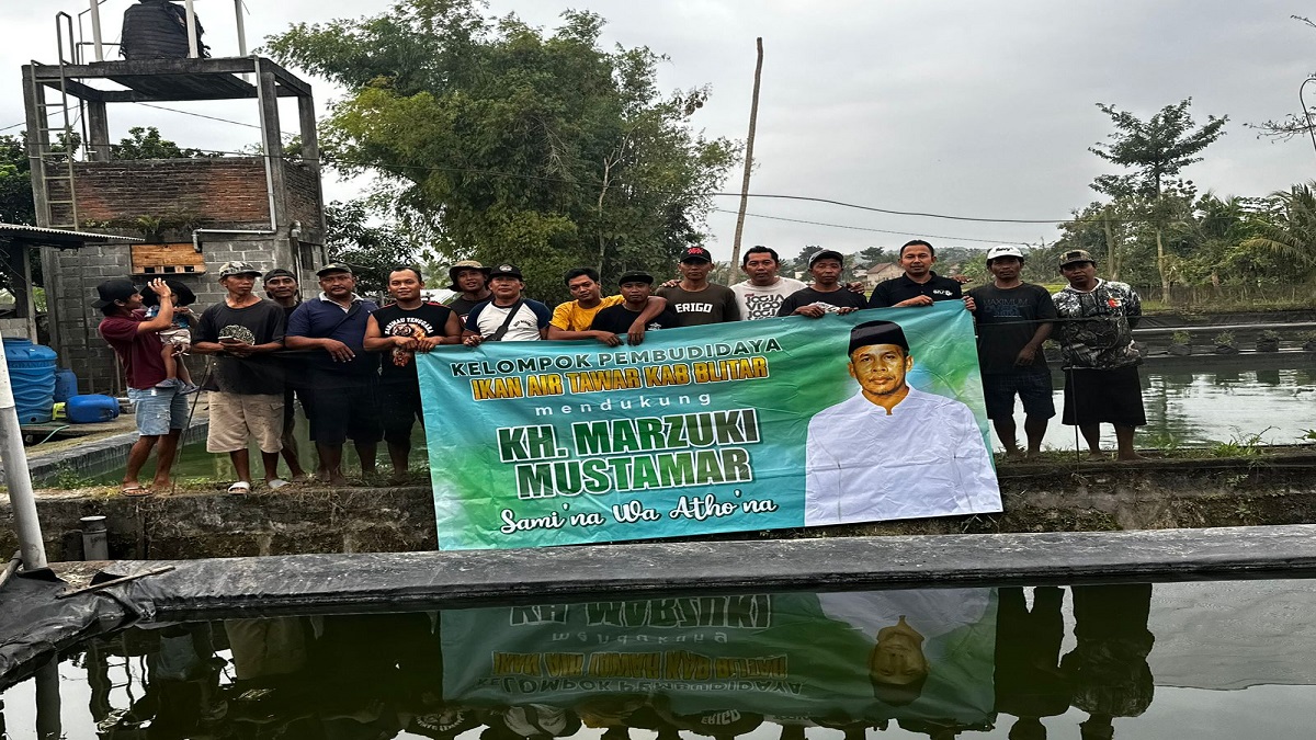 Warga Blitar Dukung KH Marzuki Mustamar Maju Pilgub Jatim 2024