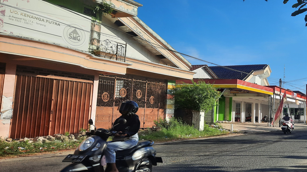 Bangunan yang berdiri diatas tanah di Jl. Rajawali Sampang yang saat ini disengketakan oleh pembeli dan penjual.