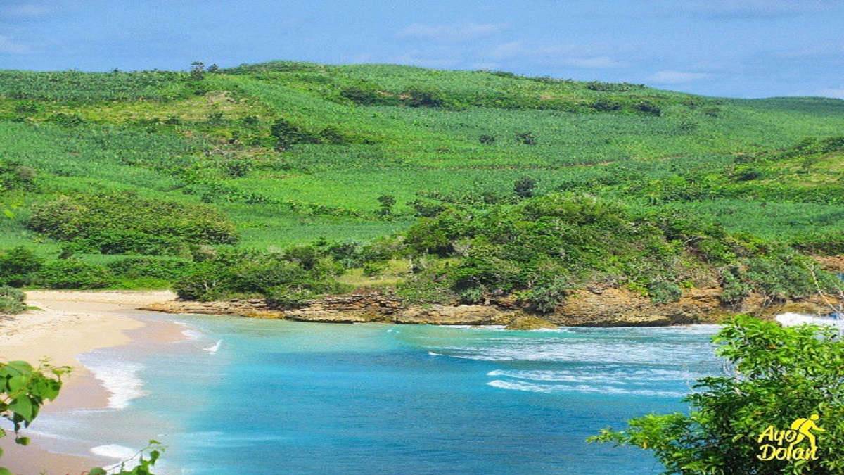 Pemandangan Pantai Pasetran Gondo Mayit dari ketinggian (Instagram @ayodolan)