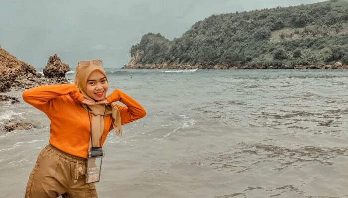 Pantai Pangi Wisata Blitar Sajikan Pasir Putih dan Kedung