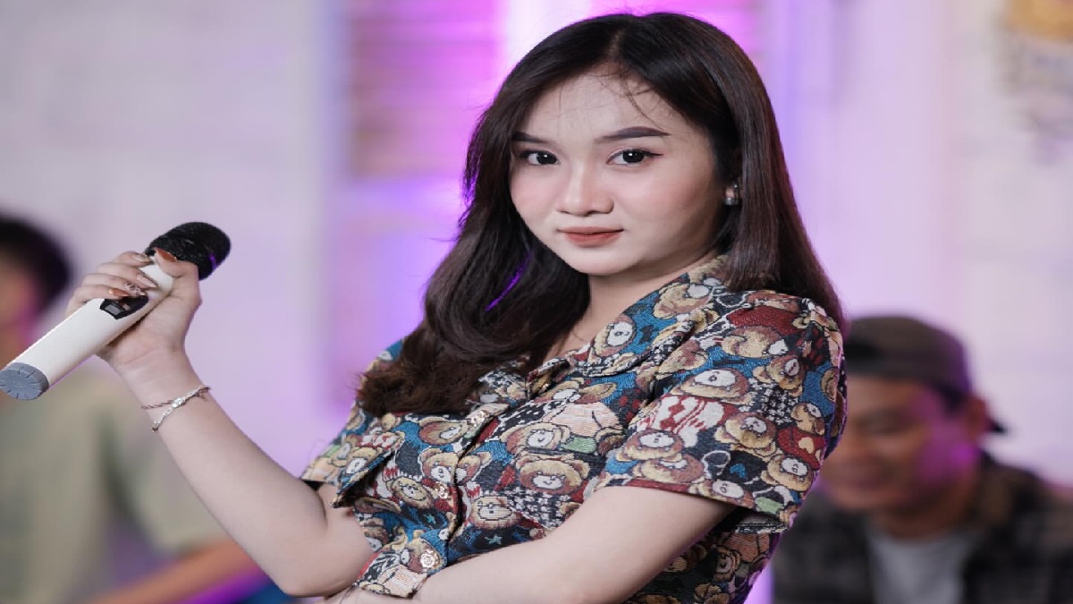 Profil Penyanyi Pindo Ah Ah, Biduan Viral di TikTok Asal Blitar