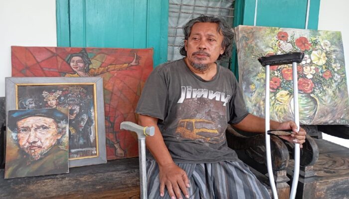 Pegiat Sosial Ajak Beli Lukisan Seniman Blitar untuk Beli Kursi Roda