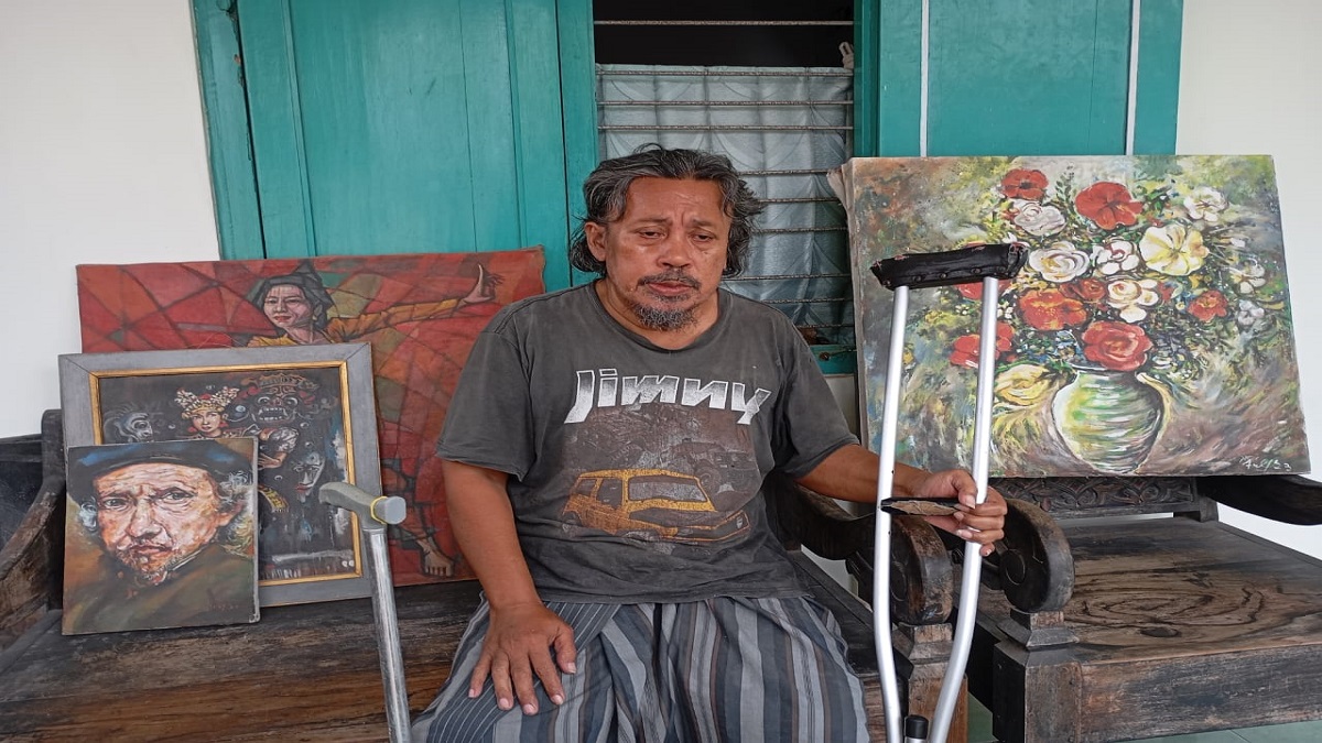 Seniman Lukis Asal Kota Blitar Jual Karya Demi Bertahan Hidup dan Beli Kursi Roda