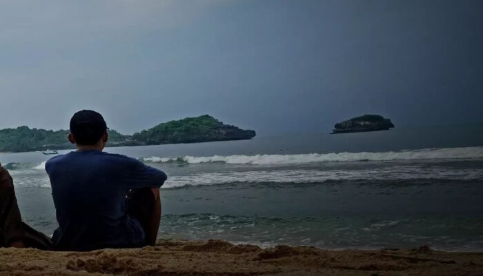 Pantai Peh Pulo Wisata Blitar Sajikan Pemandangan Gugusan Kepulauan