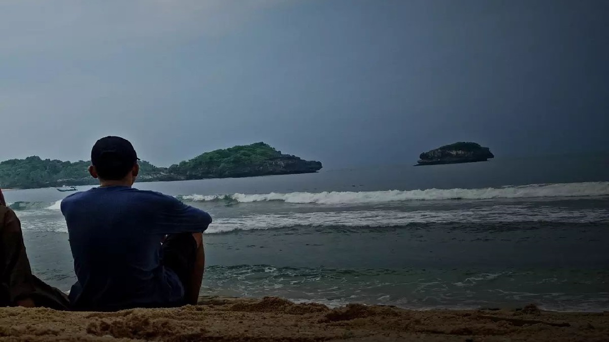 Pantai Peh Pulo Wisata Blitar Sajikan Pemandangan Gugusan Kepulauan