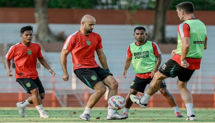 Persebaya Surabaya Hadapi Ujian Pertama: Laga Berat Melawan PSS Sleman di Gelora Bung Tomo