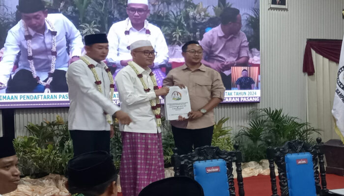 Paslon Bacabup Dan Cawabup Sampang Mandat, Daftar ke KPU Diantar Ribuan Pendukung