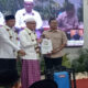 Bacabup dan Cawabup Sampang Pasangan KH. Muhammad Bin Muafi dan H. Abdullah hidayat (Mandat) ketika mendaftar ke KPU Sampang.