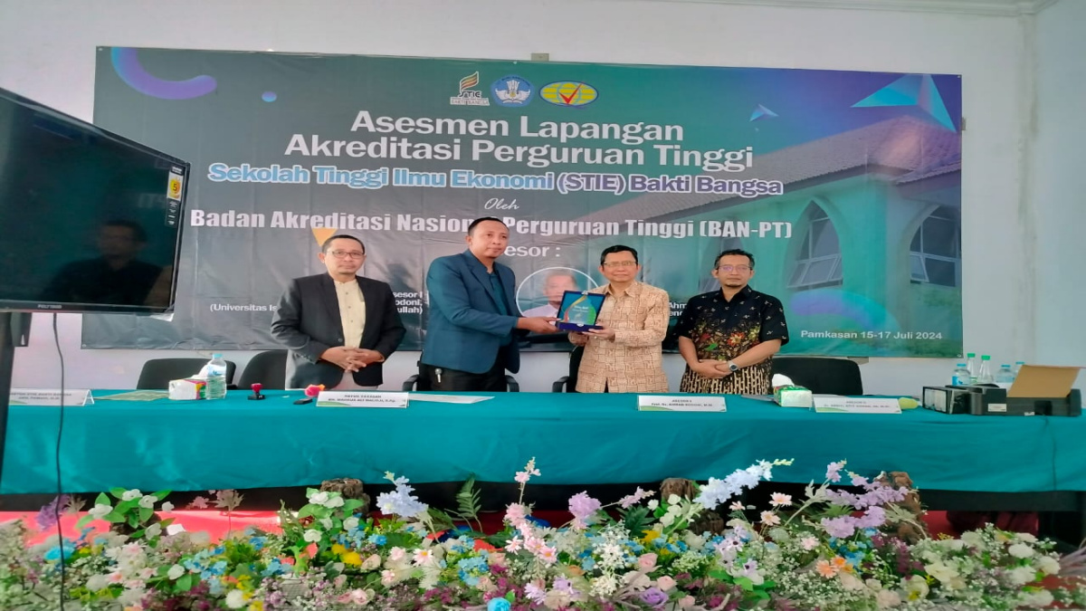 Asesmen akreditasi perguruan tinggi Sekolah Tinggi Ilmu Ekonomi (STIE) Bakti Bangsa yang dilakukan oleh Badan Akreditasi nasioanal Perguruan Tinggi (BAN-PT).