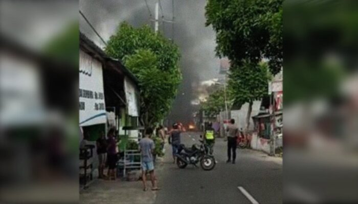 Laga Arema di Blitar Diwarnai Kerusuhan dan 7 Kendaraan Terbakar, Kini Disdik Korbankan Pendidikan