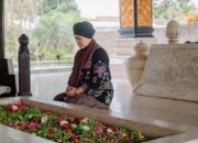 Luluk Nur Hamidah Cagub Jatim Ziarah ke Makam Bungkarno Blitar