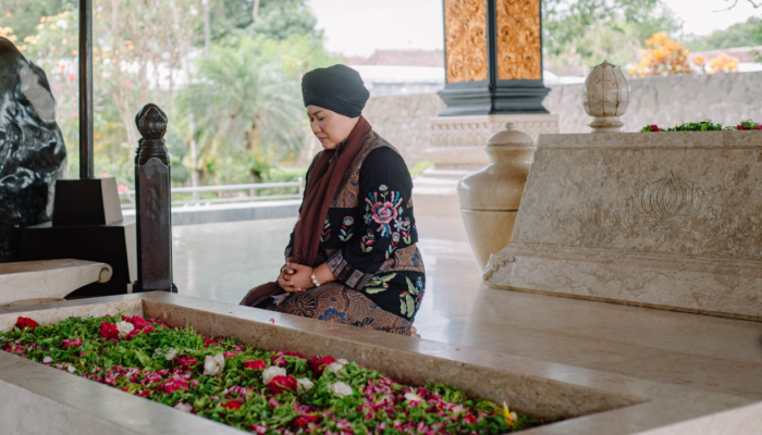 Luluk Nur Hamidah Cagub Jatim Ziarah ke Makam Bungkarno Blitar