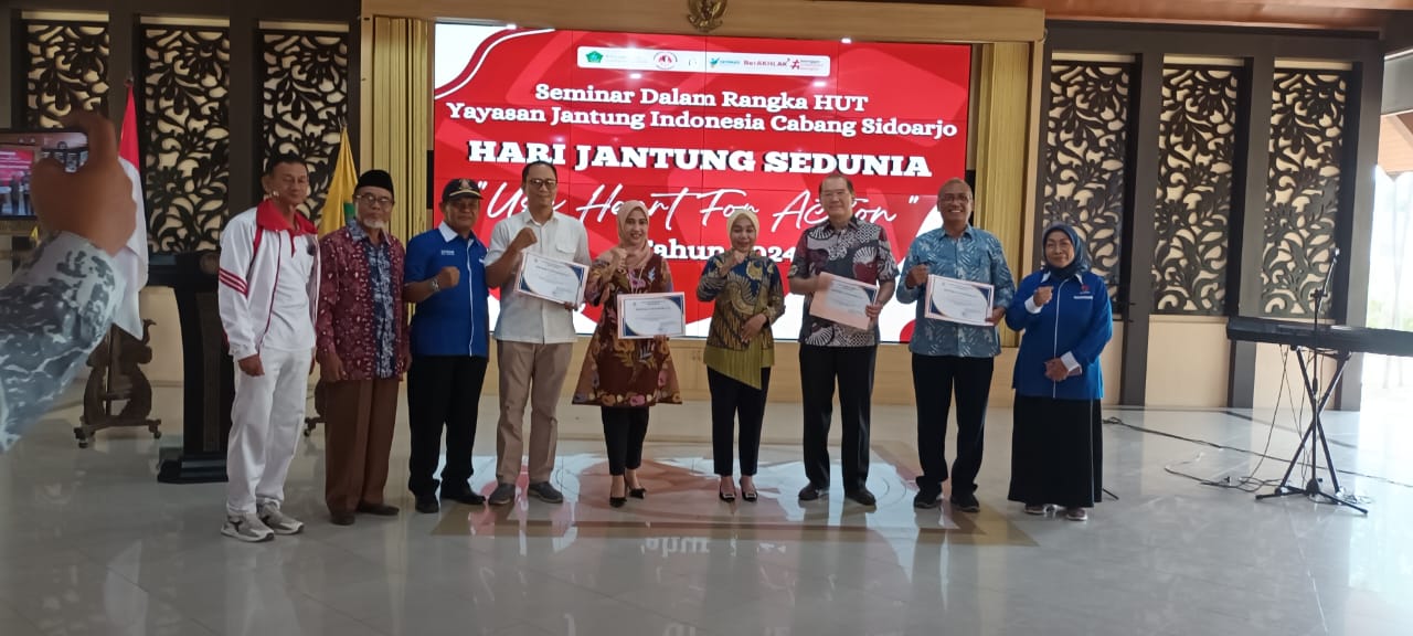 Yayasan Jantung Indonesia Sidoarjo Berikan Penghargaan DR. Koen Irianto
