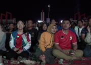 Kompak Dukung Timnas, Mas Ibin dan Mbak Elim Nobar SAE dengan Ribuan Masyarakat Kota Blitar