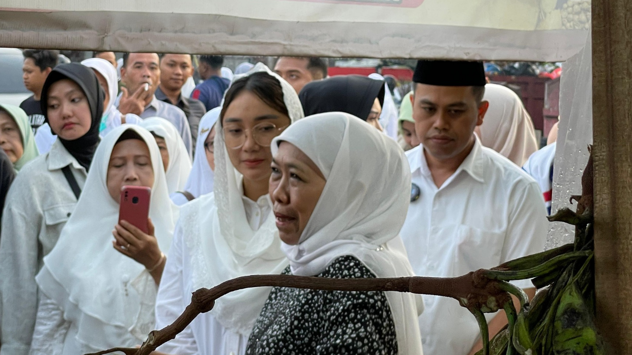 Bersama Khofifah, Mas Ibin dan Mbak Elin Sapa Warga Kota Blitar di Pasar Templek