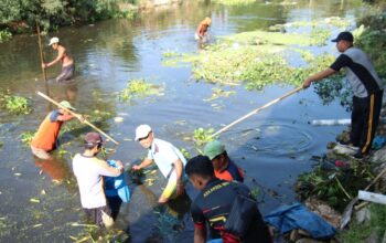 Antisipasi Banjir, Kapolres Sumenep Ajak Masyarakat Bersihkan Sungai Marengan