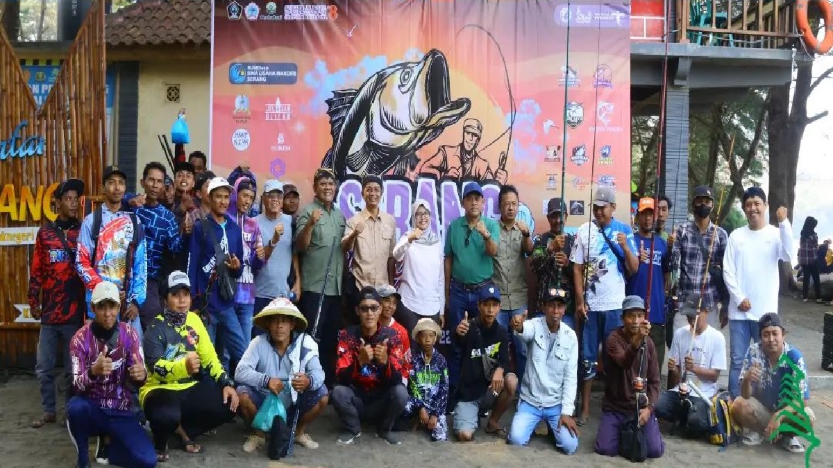 Dukung Pariwisata Bahari, Bupati Blitar Rini Syarifah Buka Fishing Festival di Pantai Serang