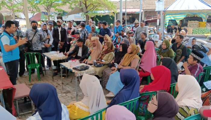 Dialog Publik Subandi-Mimik Bersama Pedagang Pasar Krian