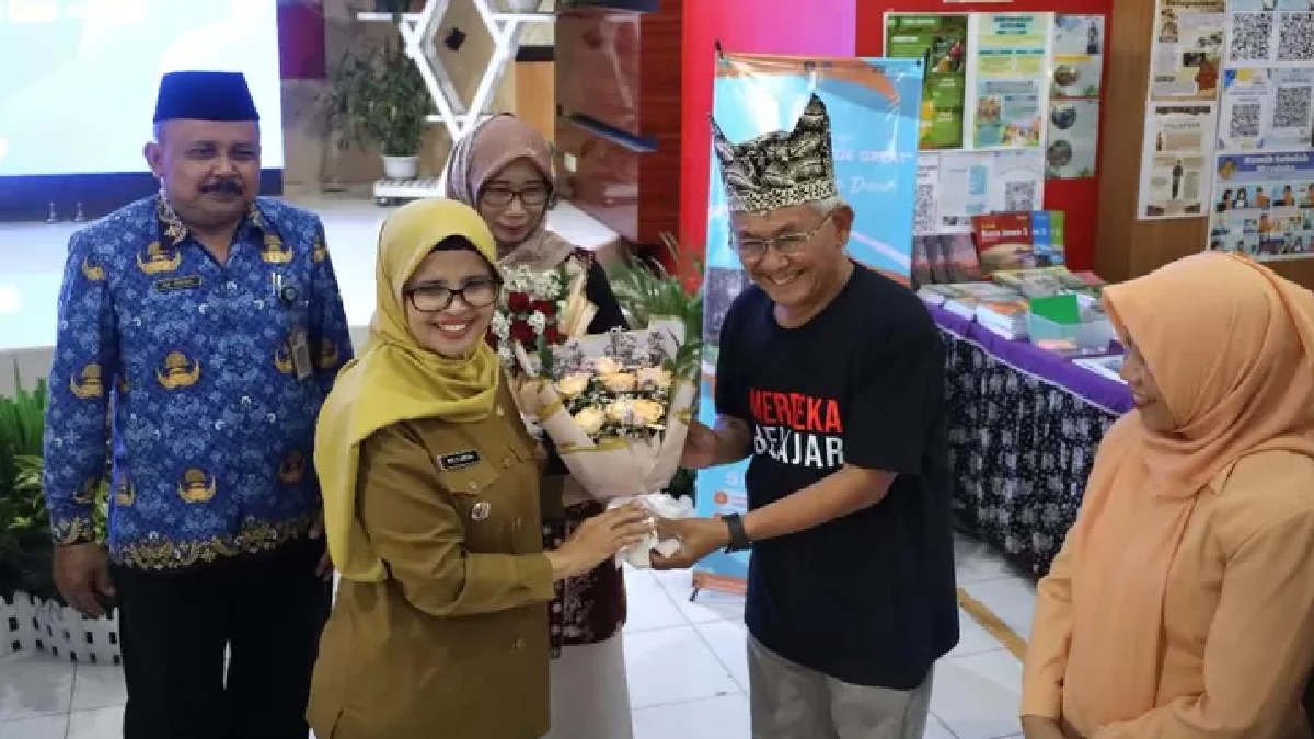 Perayaan Hari Guru dan HUT PGRI, Bupati Blitar Tekankan Literasi Sebagai Pondasi Pendidikan