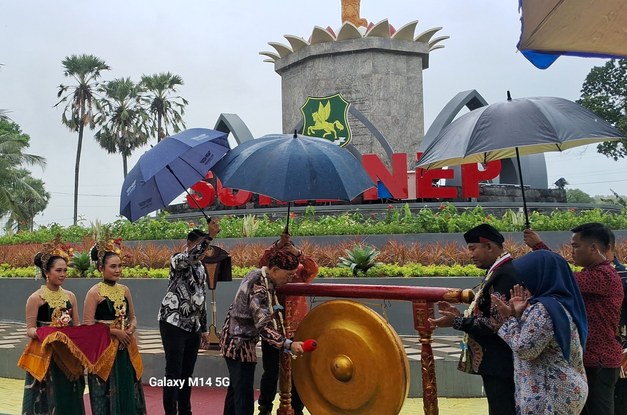 Fadli Zon Resmikan Tugu Keris Arya Wiraraja di Sumenep, Sebut Layak Jadi Ibu Kota Keris