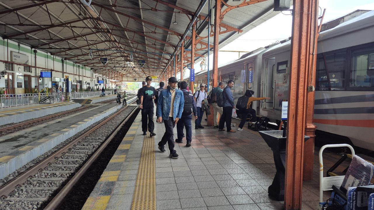 Jadwal Kereta Api Blitar-Surabaya via Malang