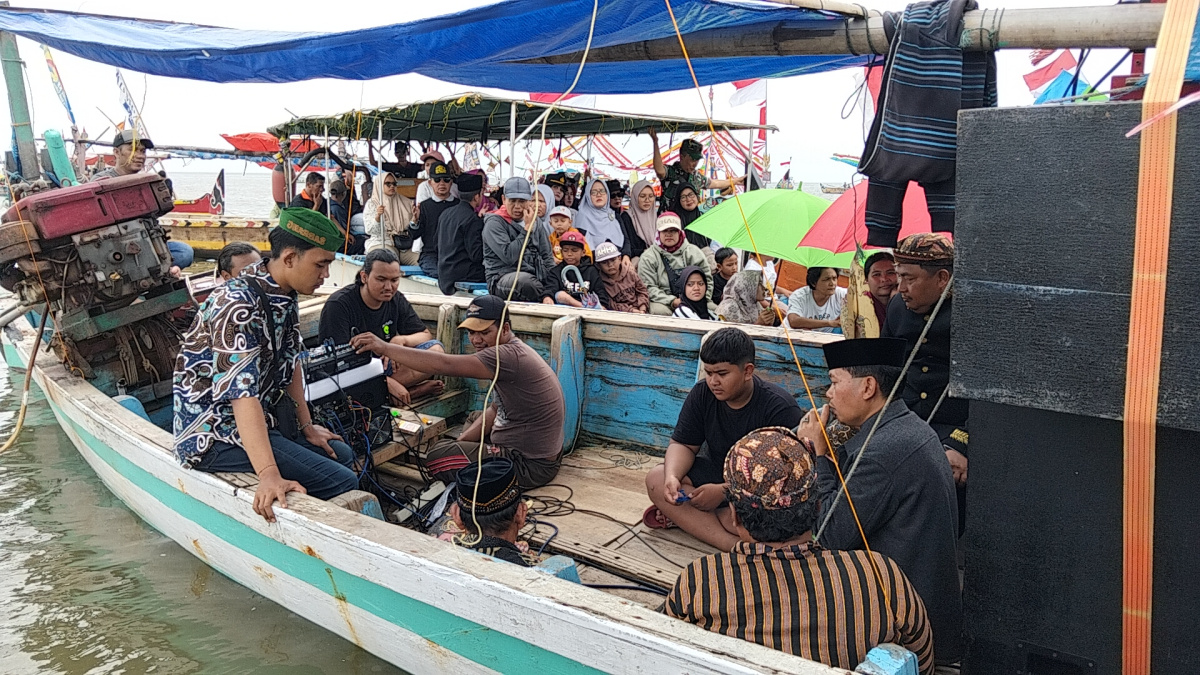 Tradisi Petik Laut Gisik Cemandi Wujud Syukur Nelayan