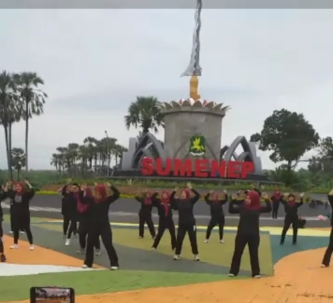Tugu Keris Desa Sendang Ramai Pengunjung di Akhir Pekan